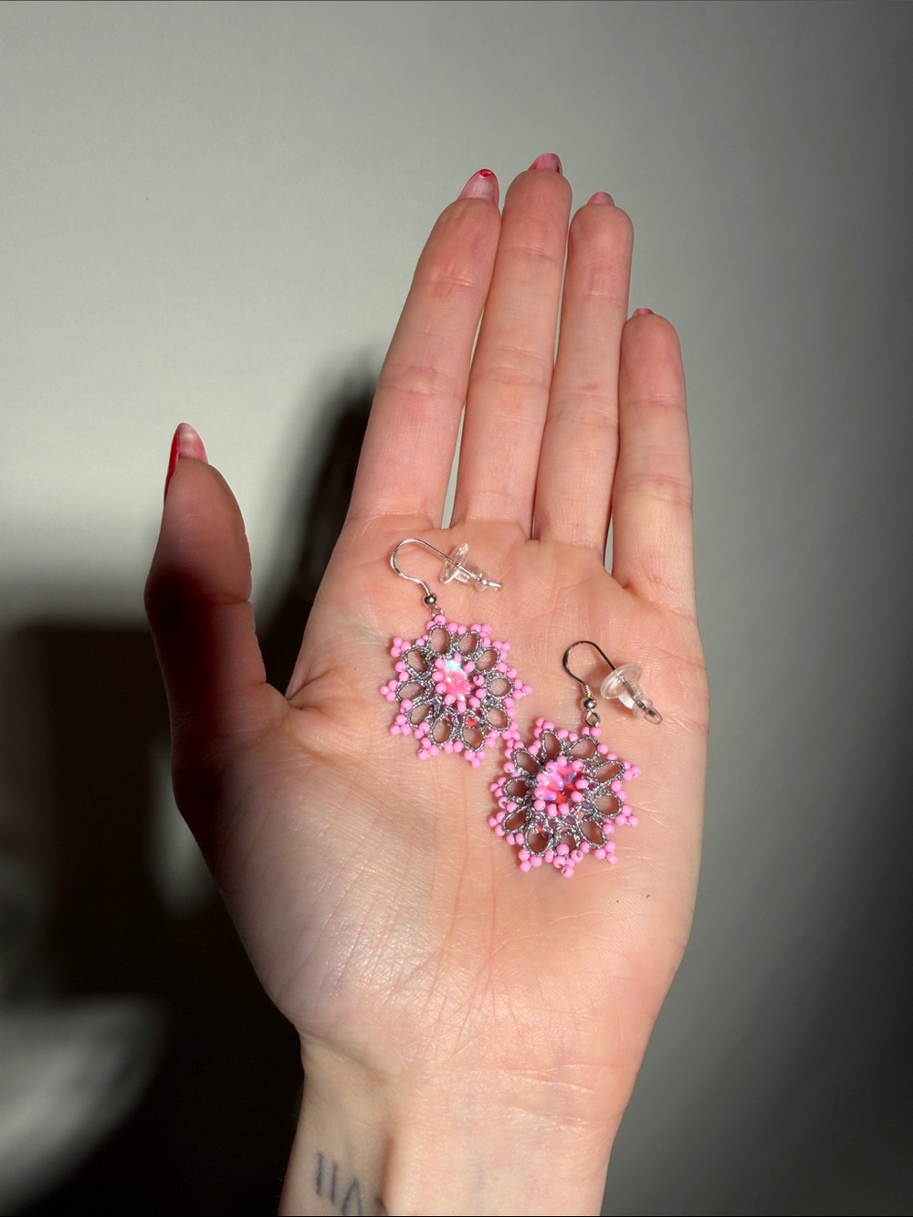 Handmade Pink Floral Beaded Drop Earrings Women Jewelry Brand New NWT in Box - Picture 4 of 4